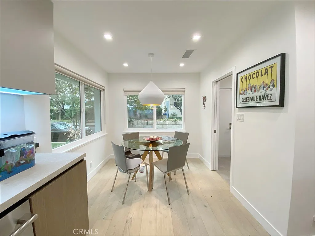 4821-Gaviota-Ave-Encino seating